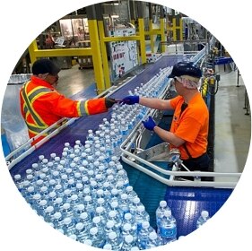 Trabajadores en planta